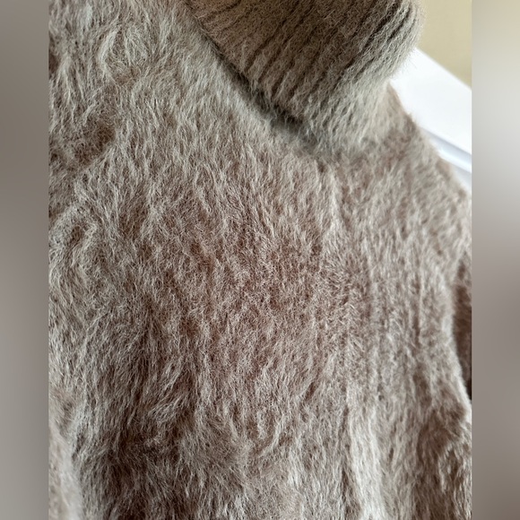 Knit turtleneck. - Picture 2 of 4